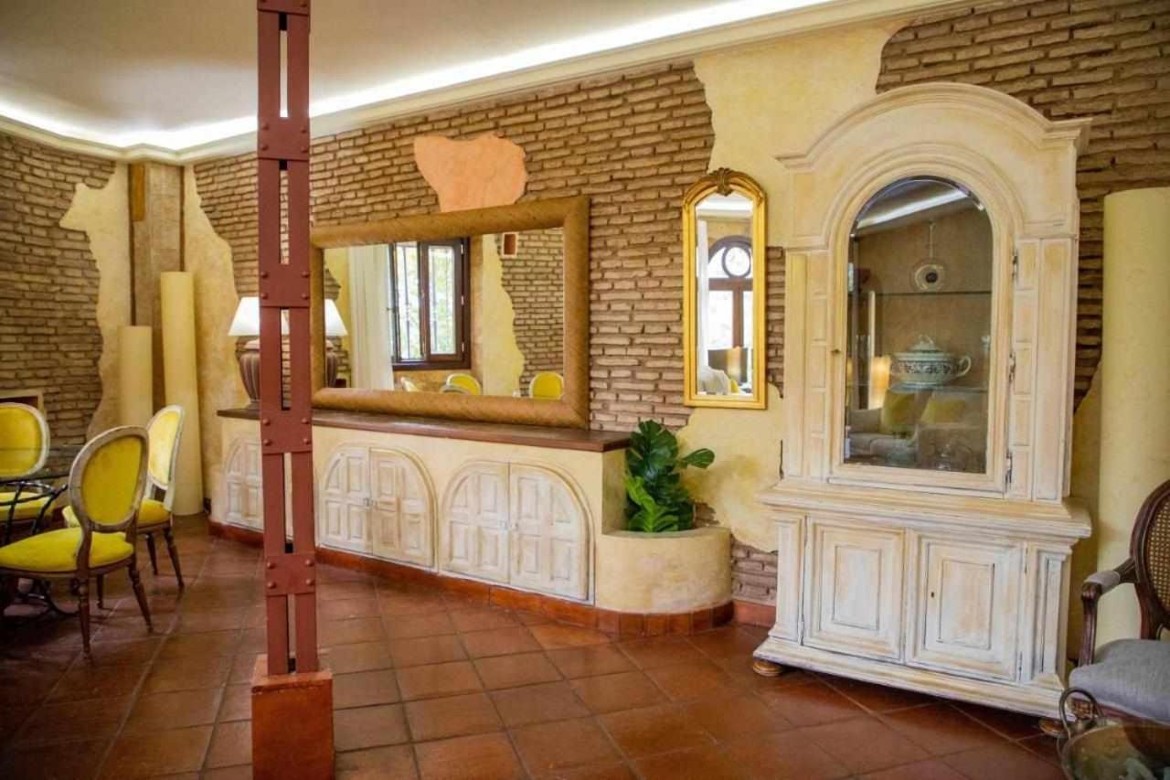 Monkeys Apartments Adriano & Terrace Sevilla Bagian luar foto
