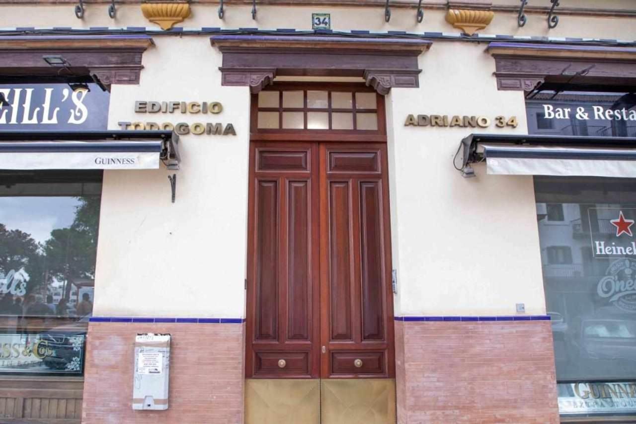 Monkeys Apartments Adriano & Terrace Sevilla Bagian luar foto