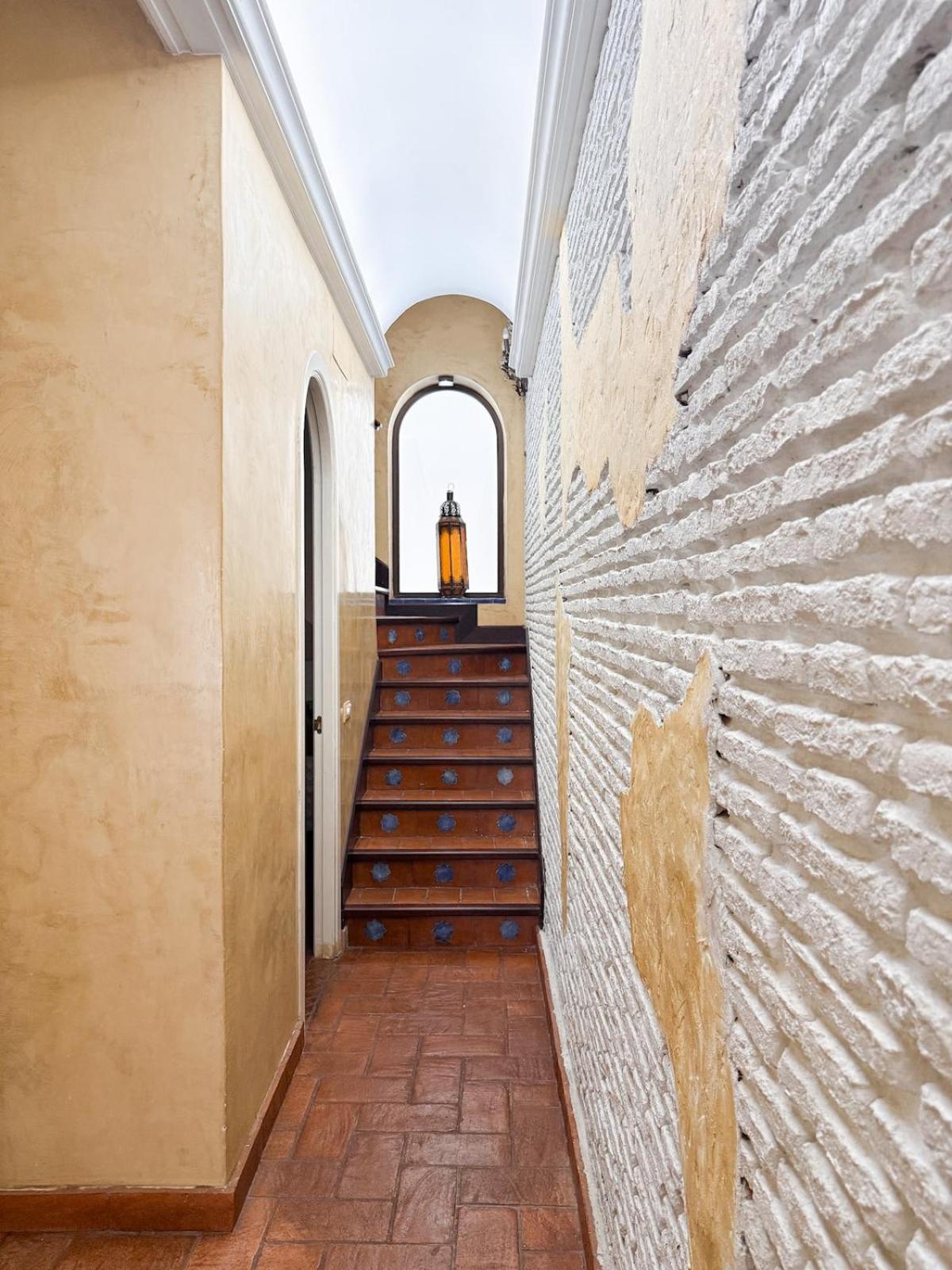 Monkeys Apartments Adriano & Terrace Sevilla Bagian luar foto