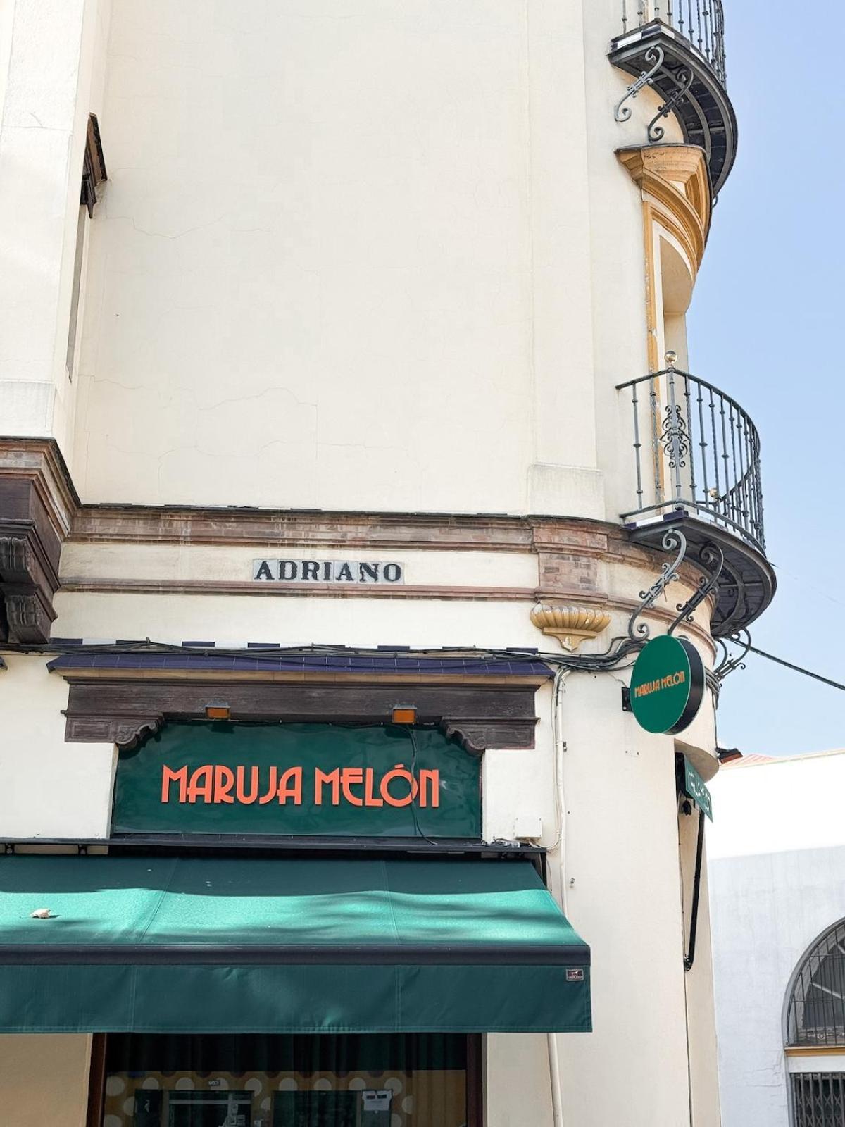 Monkeys Apartments Adriano & Terrace Sevilla Bagian luar foto