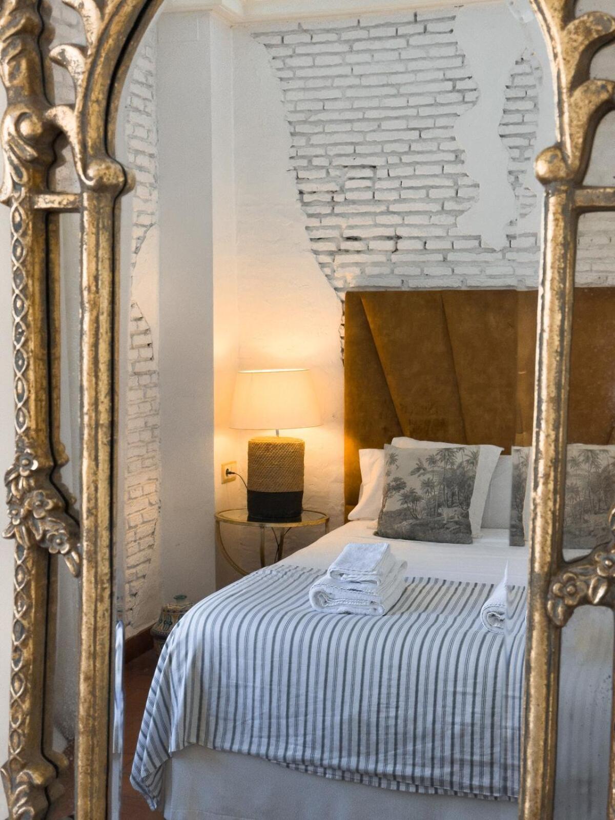 Monkeys Apartments Adriano & Terrace Sevilla Bagian luar foto