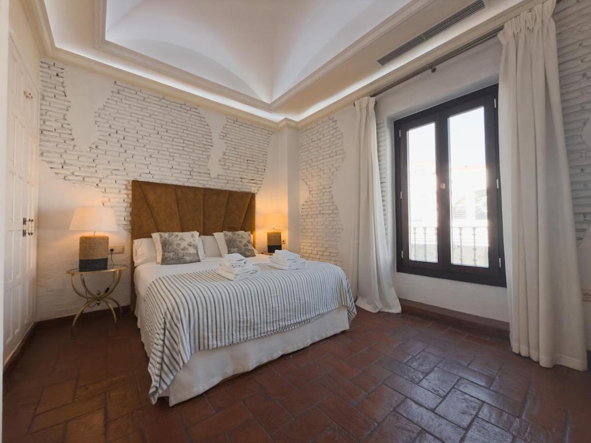 Monkeys Apartments Adriano & Terrace Sevilla Bagian luar foto