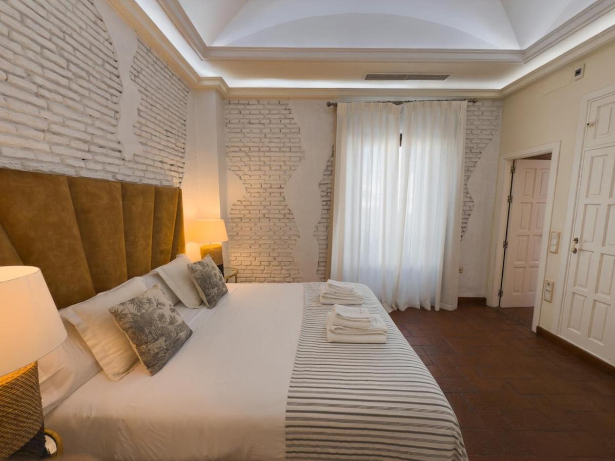 Monkeys Apartments Adriano & Terrace Sevilla Bagian luar foto