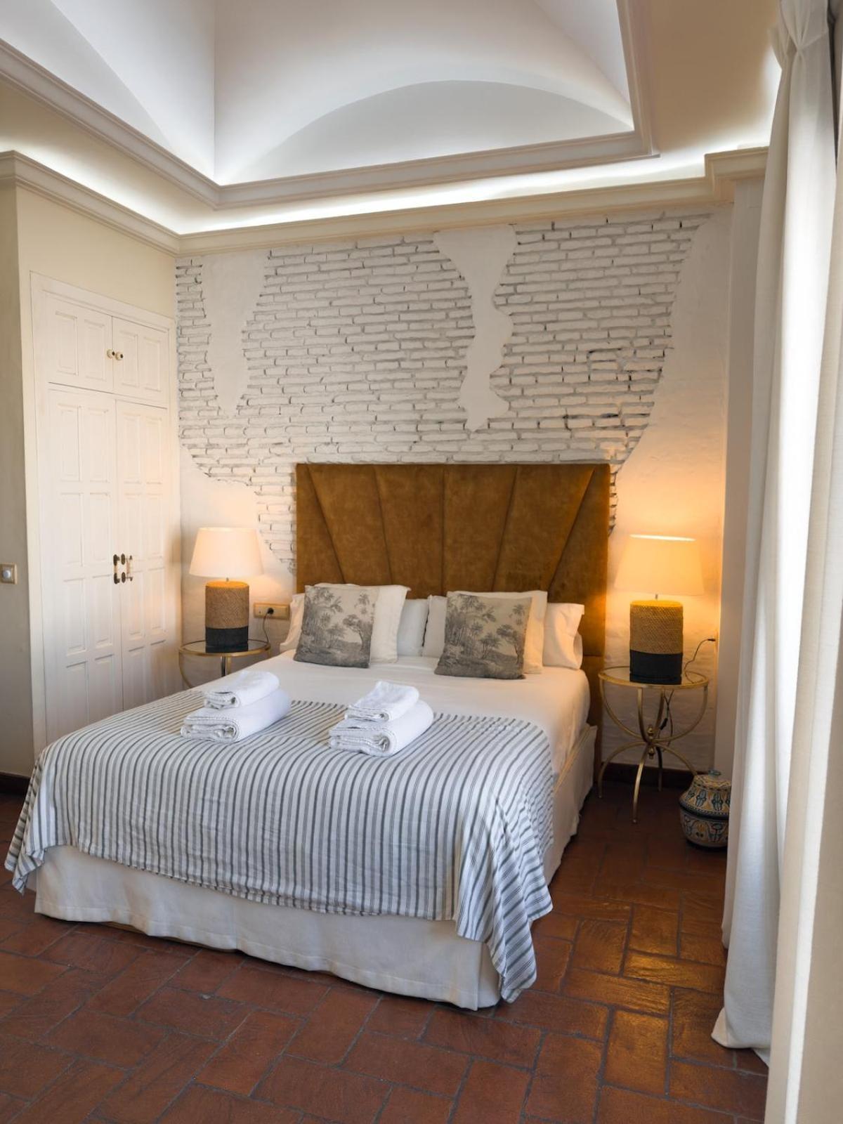 Monkeys Apartments Adriano & Terrace Sevilla Bagian luar foto