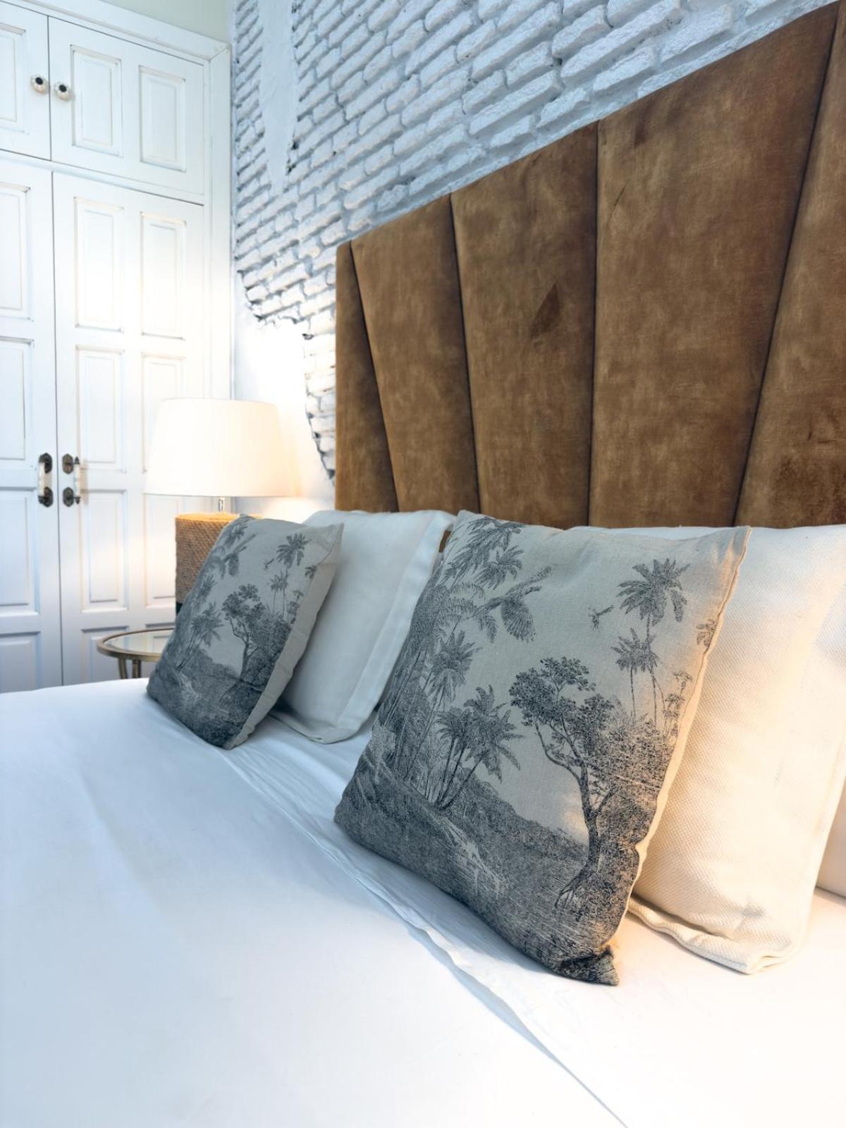 Monkeys Apartments Adriano & Terrace Sevilla Bagian luar foto