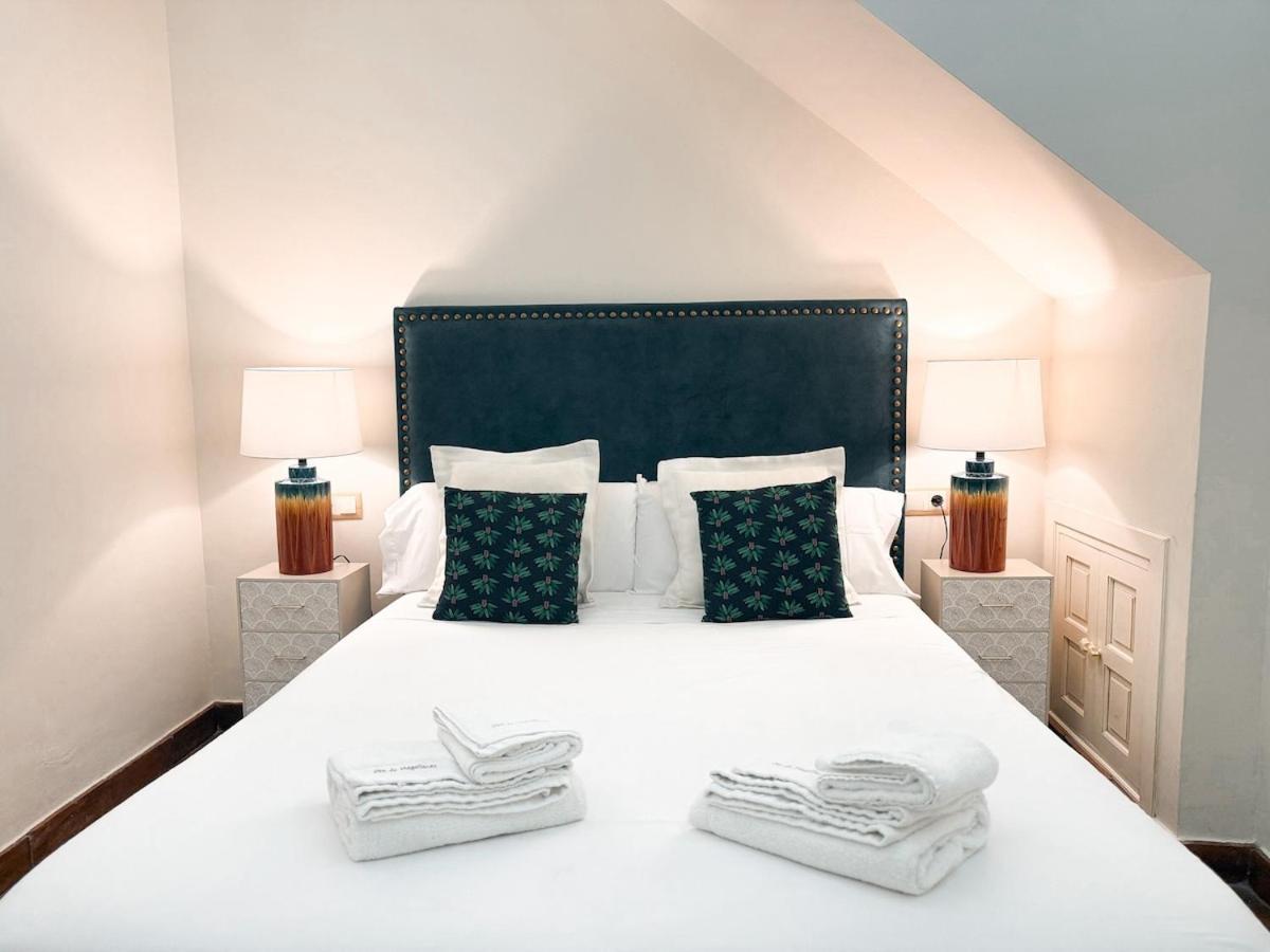 Monkeys Apartments Adriano & Terrace Sevilla Bagian luar foto